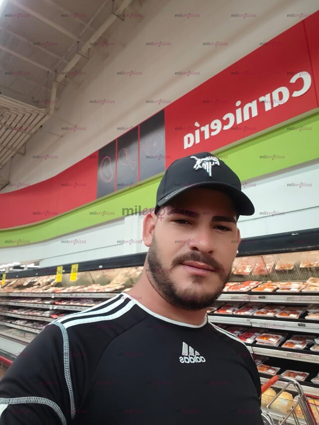 FOTOS DE CHICO CUBANO ACTIVO BIEN DOTADO Y CALIENTE DISPONIBLE PARA TI