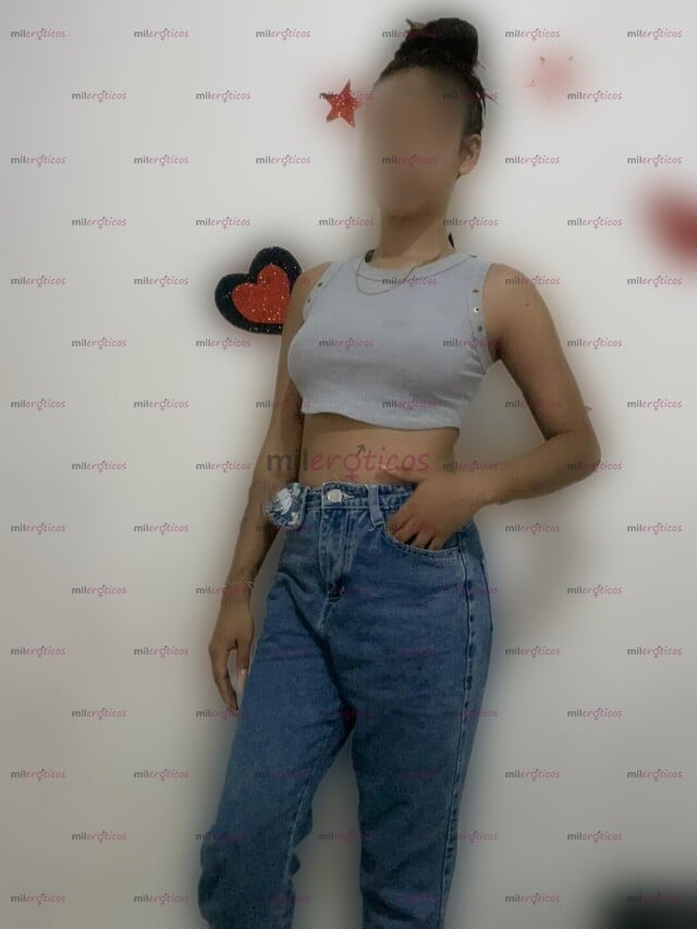 FOTOS DE SARA, LINDA CHICA FLAQUITA DE 18 AÑITOS, MUY ARRECHA
