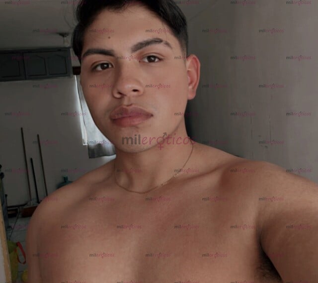 FOTOS DE JOVEN UNIVERSITARIO DE 23 AÑOS ,1.84M INTER 18 CM Y NALGÓN