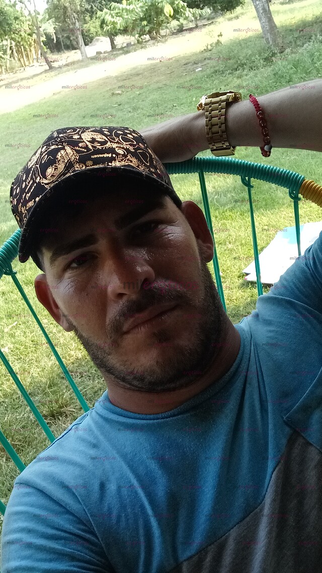 FOTOS DE CHICO CUBANO ACTIVO BIEN DOTADO Y CALIENTE DISPONIBLE PARA TI