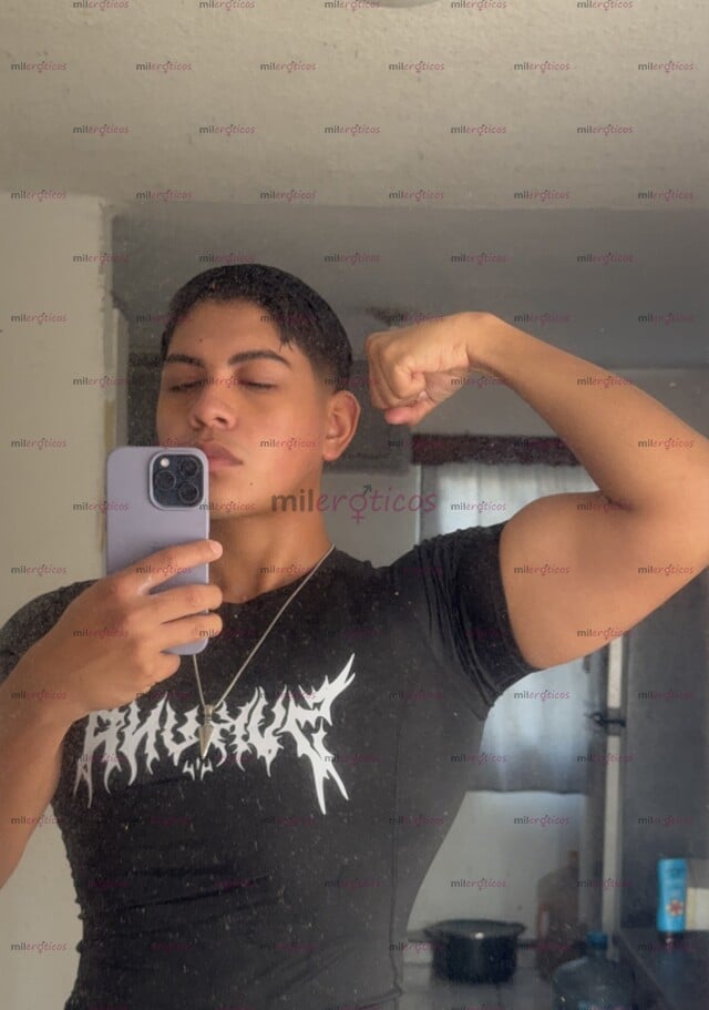 FOTOS DE JOVEN UNIVERSITARIO DE 23 AÑOS ,1.84M INTER 18 CM Y NALGÓN