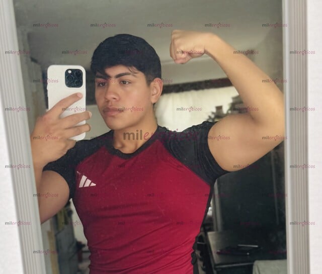 FOTOS DE JOVEN UNIVERSITARIO DE 23 AÑOS ,1.84M INTER 18 CM Y NALGÓN