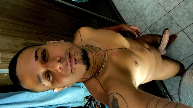 Sou um cara de boa chileno bem tranquilo se quiser marcar pra nos conhecer e so falar pelo zap nao peco dinheiro adiantado todo no sigilo 28 anos19 cm...