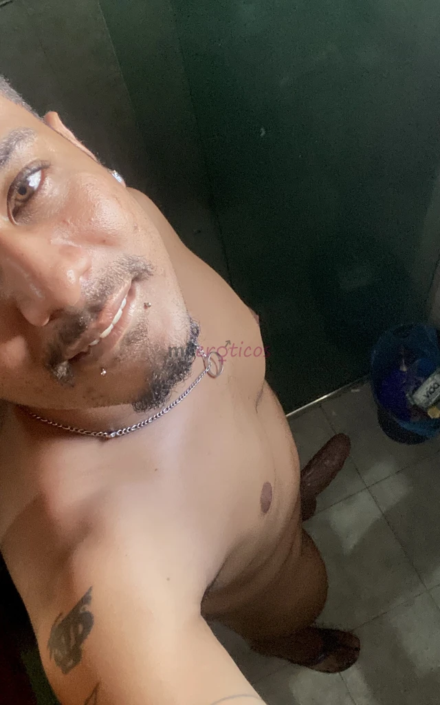 Sou um cara de boa chileno bem tranquilo se quiser marcar pra nos conhecer e so falar pelo zap nao peco dinheiro adiantado todo no sigilo 28 anos19 cm...