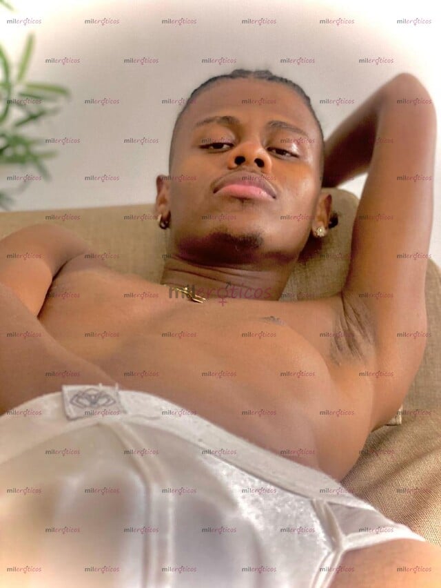 FOTOS DE CHICO NEGRO DOTADO VERSÁTIL, PARA SATISFACCIÓN DE TUS MÁS GRANDES FANTASÍAS