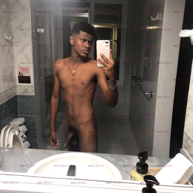 FOTOS DE CHICO NEGRO DOTADO VERSÁTIL, PARA SATISFACCIÓN DE TUS MÁS GRANDES FANTASÍAS