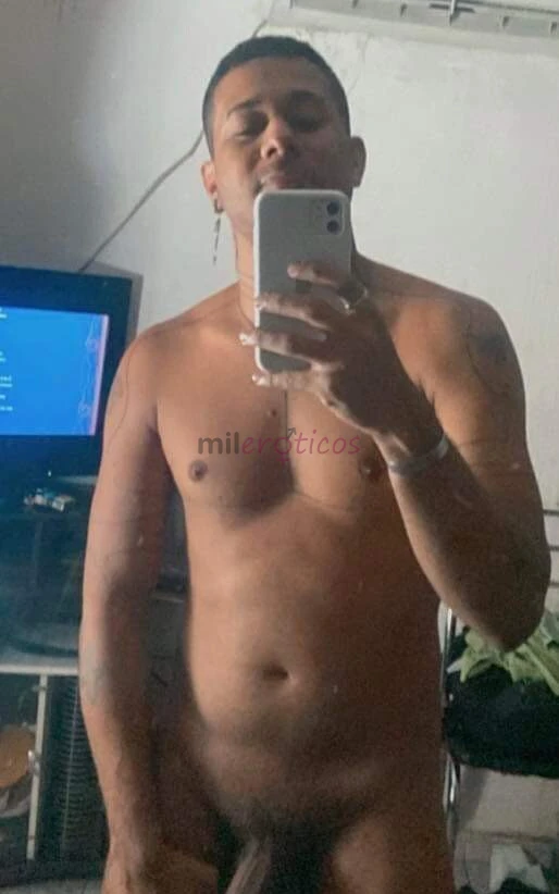 Sou um cara de boa chileno bem tranquilo se quiser marcar pra nos conhecer e so falar pelo zap nao peco dinheiro adiantado todo no sigilo 28 anos19 cm...