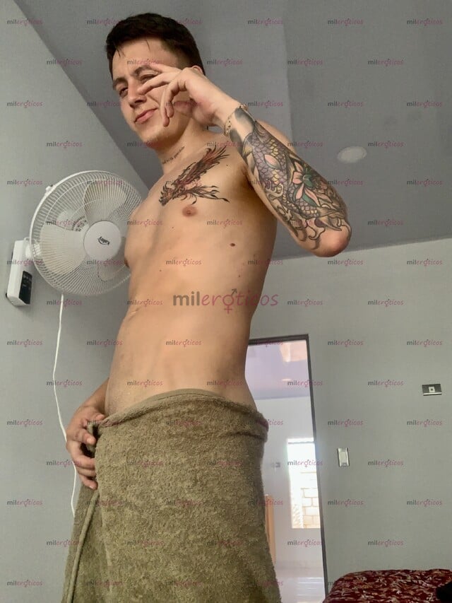 FOTOS DE JOVEN DELGADO, ATLETICO DISPONIBLE. NUEVO EN TU CIUDAD.
