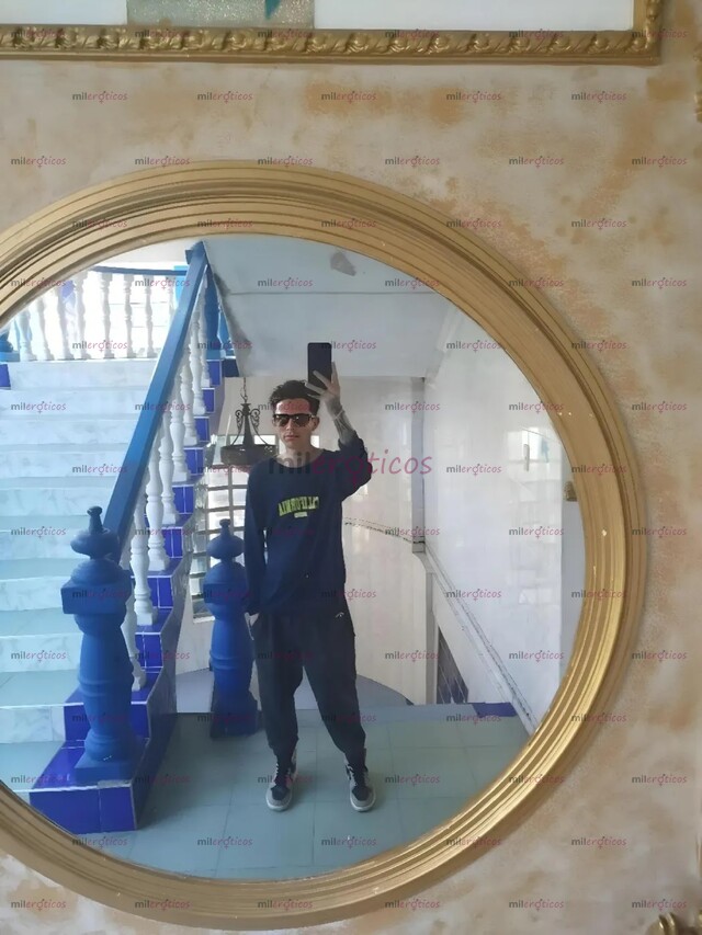 FOTOS DE CHICO D OJOS AZULES DELGADO BLANCO VERGA DE 20 TATUADO