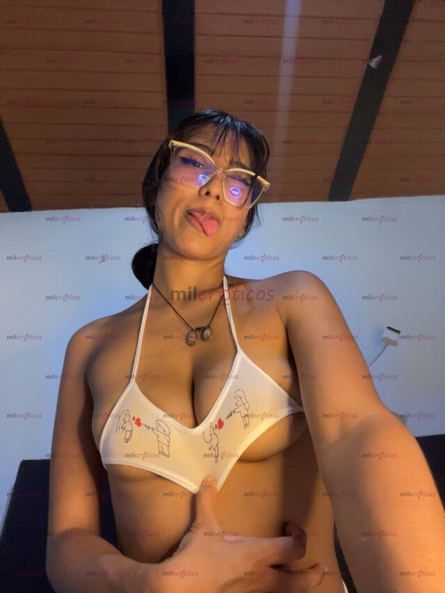 FOTOS DE ¡HERMOSA Y LINDA MORENA! MI NOMBRE ES KARI, DISPUESTA PARA MASTURBARNOS JUNTOS.