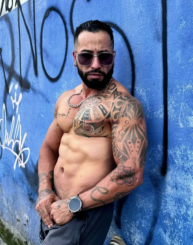 Mucho gusto mi nombre es jhoan tengo curiosidad en conocerte y hacerte sentir mujer me encanta los fetiches estoy disponible para cualquier tipo de mu...