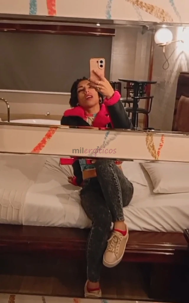 Joven femboy trans tomo hormonas tengo algo pronunciados los pechito y otros cambios flaquita bajita pelito largo natural con cinturita culoncita soi...