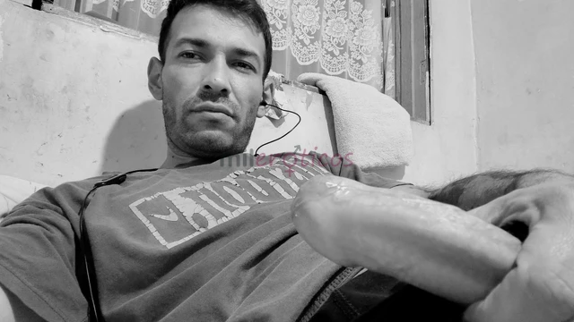 Comerte el culito en 4 es un placer de la vida agarrarte bien fuerte de las caderas una pasion te sacare todas la calentura con un buen sexo si quiere...