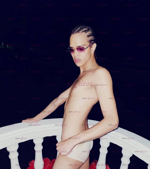 FOTOS DE JOVEN DOTADO 20CM CREATIVO EXTROVERTIDO COMPLACIENTE