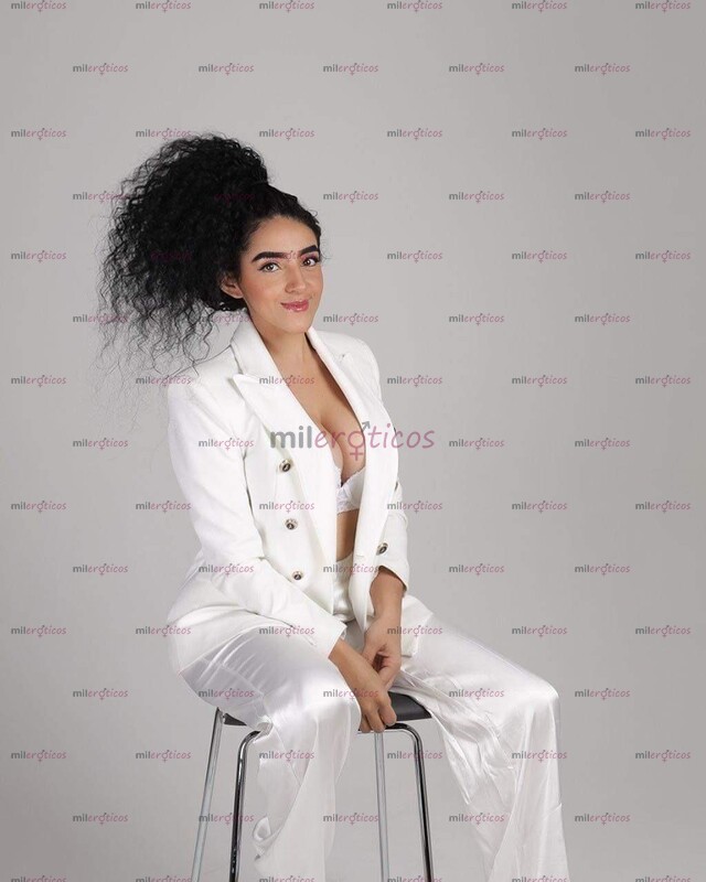 FOTOS DE ELEGANTE TETONA NATURAL SOY EXPERTA EN MASSAJE