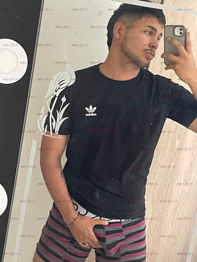 FOTOS DE POLLO ALTO VARONIL Y DOMINANTE TU MACHO IDEAL PARA CUMPLIR TODAS NECESIDADES