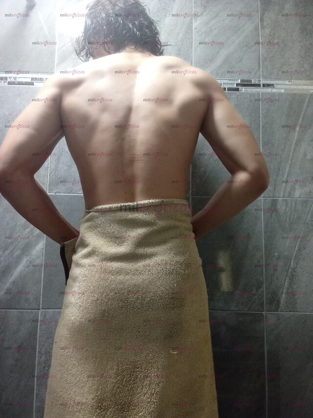 FOTOS DE JOVEN NINFÓMANO DELGADO Y FORNIDO EN BUSCA DE TU MAYOR ORGASMO