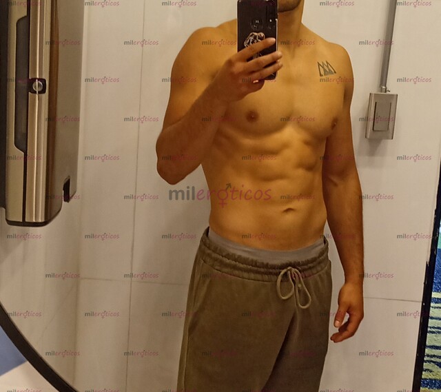 FOTOS DE JOVEN ATLETICO DISPONIBLE SOLO PARA TI, CUALQUIER PLAN QUE DESEES.