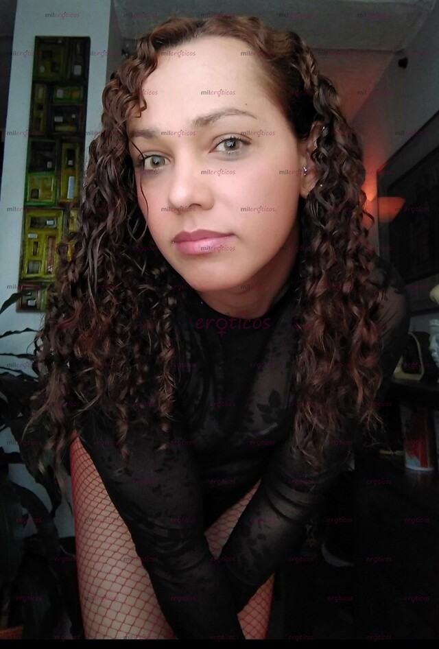 FOTOS DE LO HAGO CHORRIAR A PENAS ME LA META POR EL CULO!!