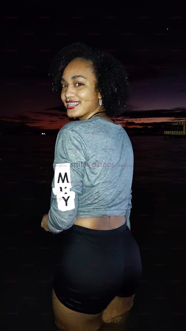 FOTOS DE LISTA PARA CUMPLIR TODAS TUS FANTASIAS ESTA MORENA AFRODISÍACA ESTA CACHONDA
