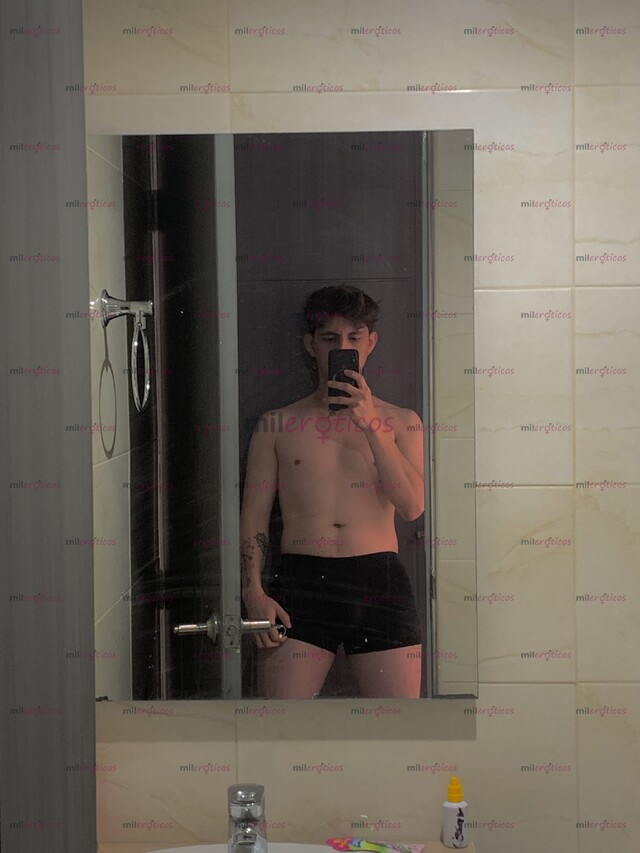 FOTOS DE LEÓN: PASIVO, COMPLACIENTE, CON GANAS DE VERGA EN BOGOTÁ.