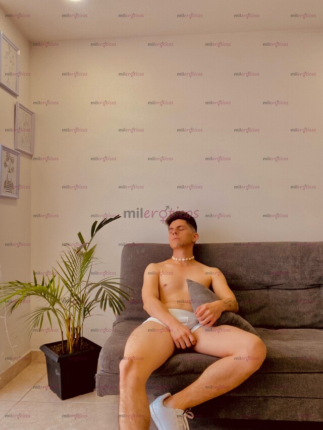 FOTOS DE LEÓN: PASIVO, COMPLACIENTE, CON GANAS DE VERGA EN BOGOTÁ.