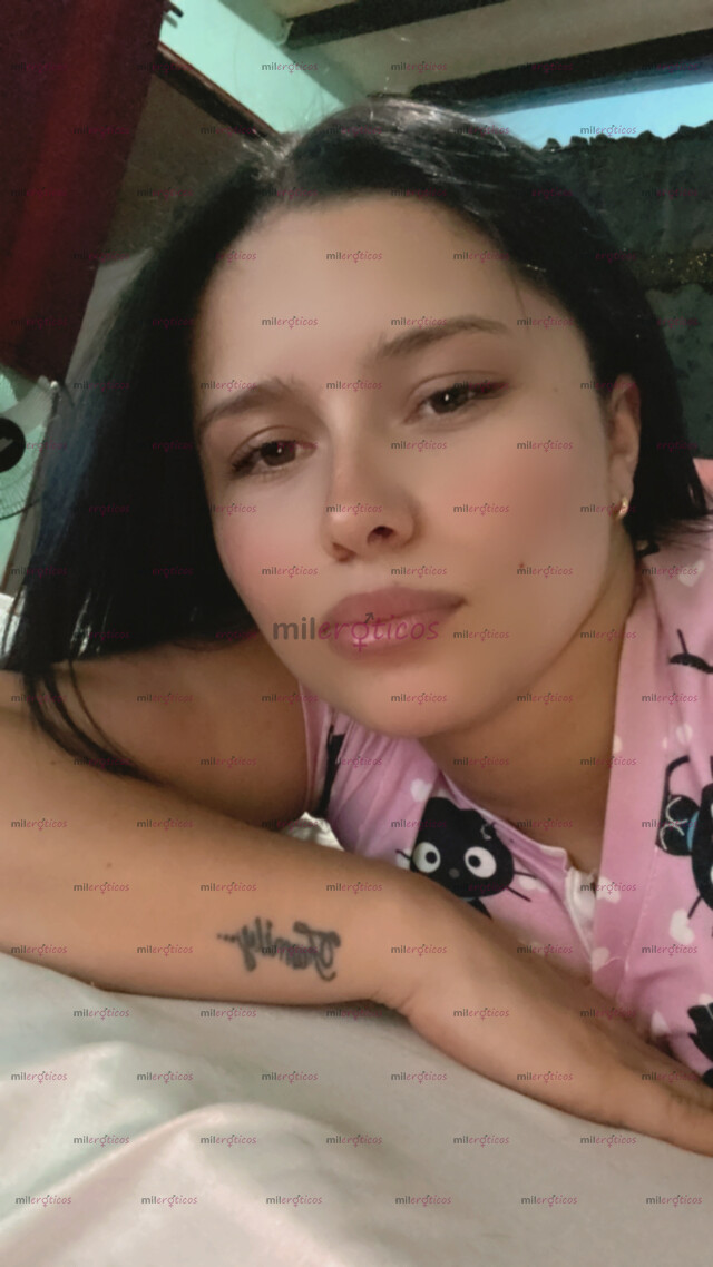 FOTOS DE HERMOSA PELI NEGRA Y SEXY CON GANAS DE TENER MUCHO SEXO Y COMPLACERTE CARIÑO
