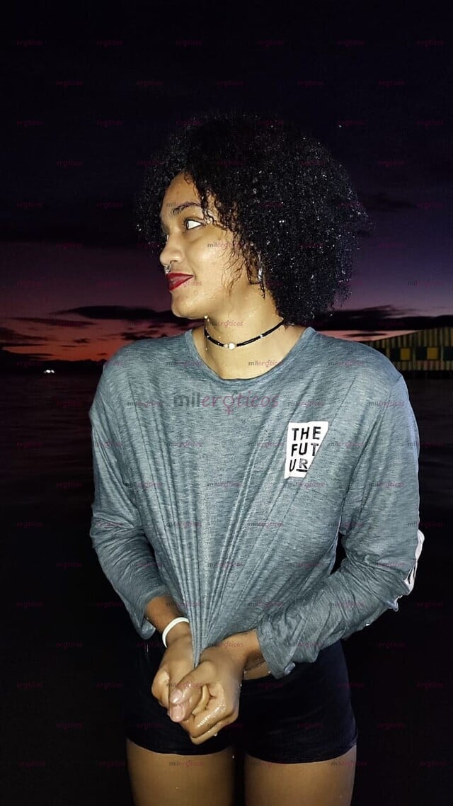 FOTOS DE LISTA PARA CUMPLIR TODAS TUS FANTASIAS ESTA MORENA AFRODISÍACA ESTA CACHONDA