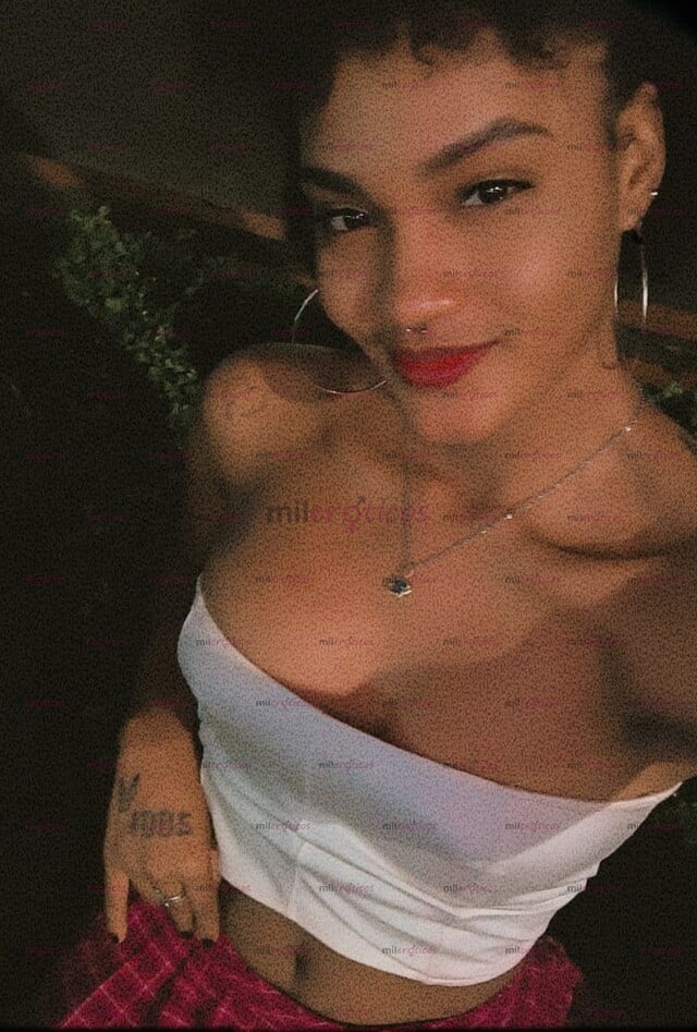 FOTOS DE LISTA PARA CUMPLIR TODAS TUS FANTASIAS ESTA MORENA AFRODISÍACA ESTA CACHONDA