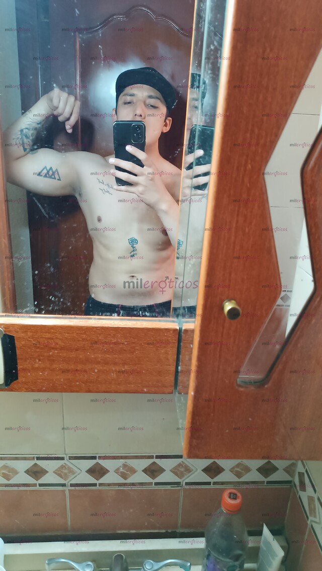 FOTOS DE JOVEN ATLÉTICO DOTADO Y MUY CALIENTE (SOLO MUJERES)