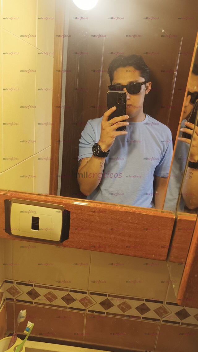 FOTOS DE JOVEN ATLÉTICO DOTADO Y MUY CALIENTE (SOLO MUJERES)