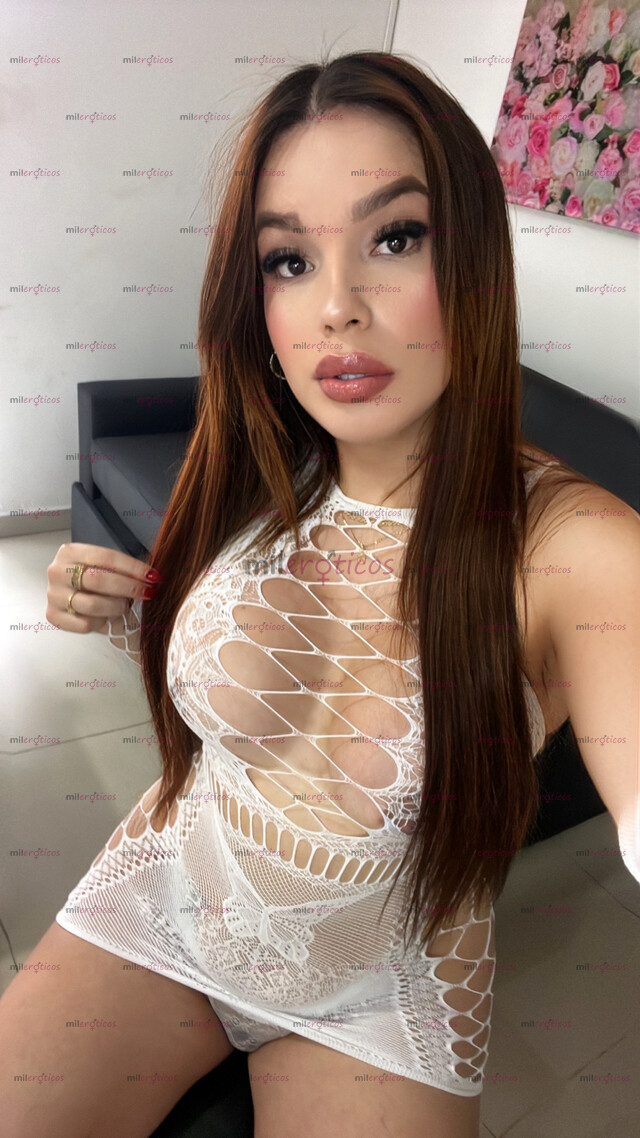 FOTOS DE CHICA TRANS DISFRUTA DE UN RICO MORBOSO Y SENXUAL SERVICIO VIRTUAL CON JUGUETES
