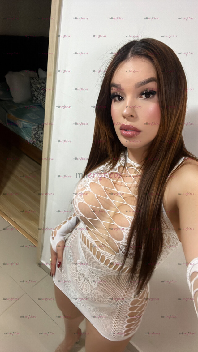 FOTOS DE CHICA TRANS DISFRUTA DE UN RICO MORBOSO Y SENXUAL SERVICIO VIRTUAL CON JUGUETES