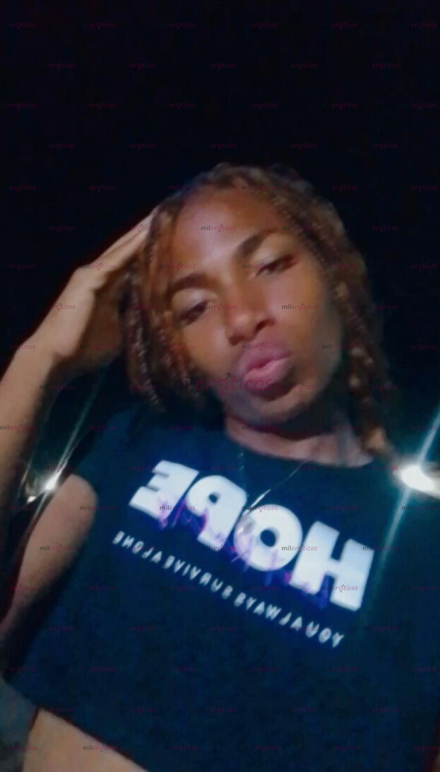 FOTOS DE CHICA TRANS JOVEN, DOMINANTE CON GANAS DE COMER VERGAS