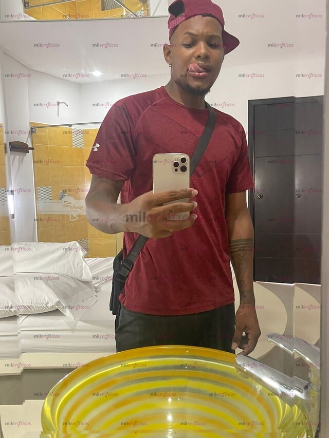 FOTOS DE MULATO COSTEÑO DOTADO LECHERO ATIENDO MUJERES Y PAREJAS