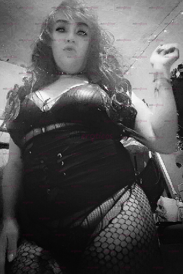 FOTOS DE UN PARCHECITO O QUÉ ?? TU BEBITA CACHONDA CON GANAS DE LECHITA