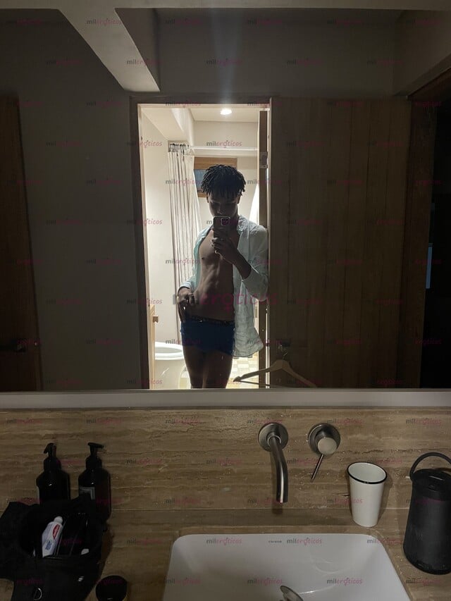 FOTOS DE TU CHICO VERGON, CULON Y AGUANTADOR, DISPUESTO A SER TU JUGUETE FAVORITO