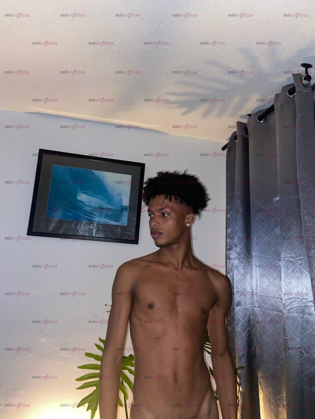 FOTOS DE TU CHICO VERGON, CULON Y AGUANTADOR, DISPUESTO A SER TU JUGUETE FAVORITO