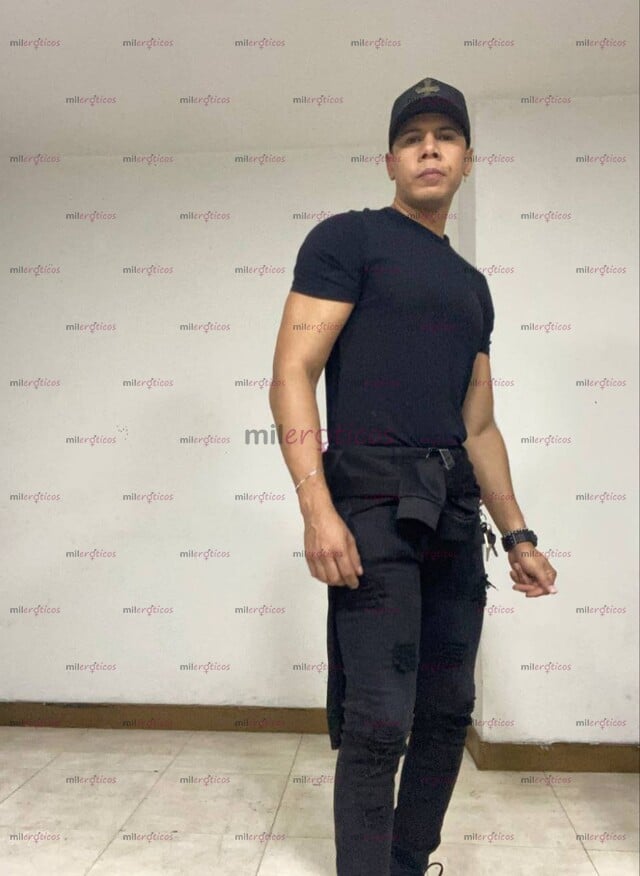 FOTOS DE SI BUSCAS UNA VERGA QUE ESTE DURA Y GRANDE AQUI LA MÍA