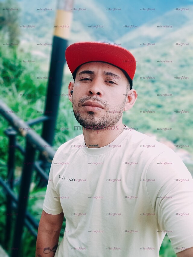 FOTOS DE JOVEN EDUCADO ACT 22CM DISPUESTO A COMPLACERTE EN LO QUE NECESITES