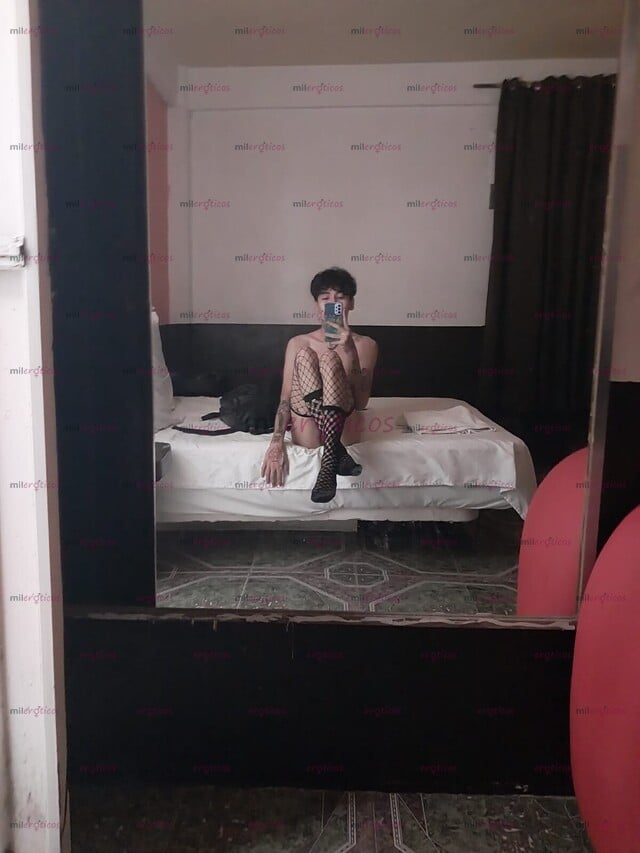 FOTOS DE SEXY TWINK TATUADO, PERO BIEN RICO Y ENTRONNN