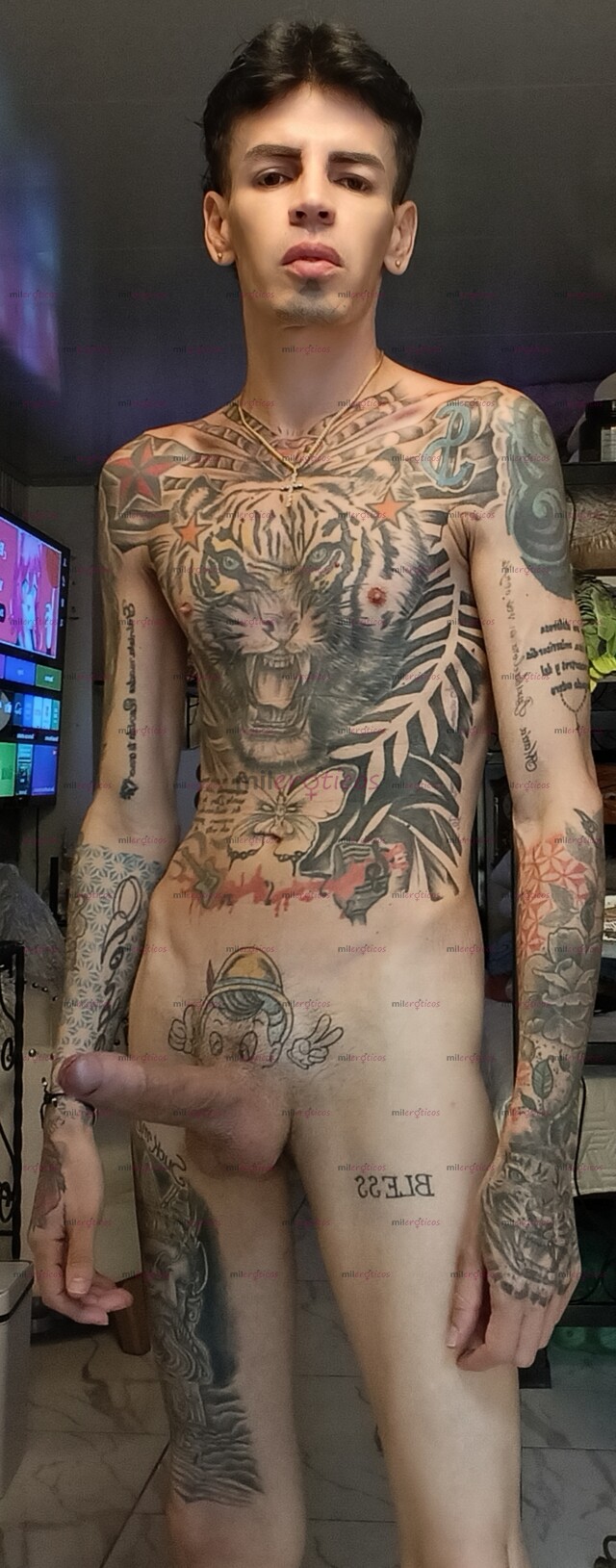 FOTOS DE FLACO BLANCO ACTIVO TATUADO MORBOSO VERGON