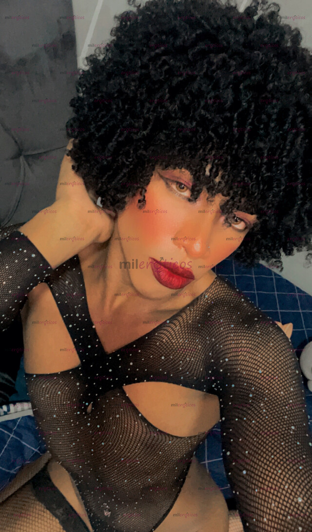 FOTOS DE CRISTINA DIVINA RIZADA FEMBOY DELGADA DECENTE Y COMPLACIENTE