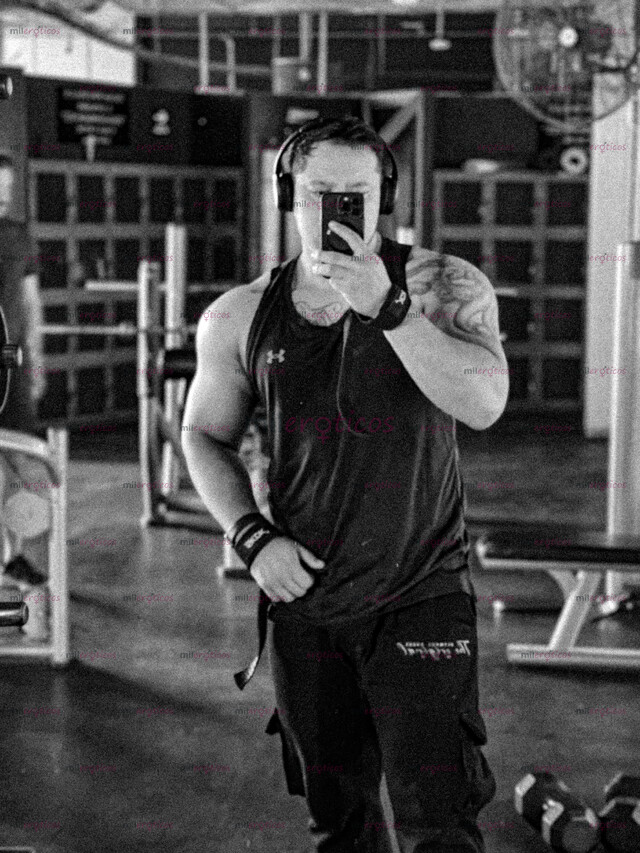 FOTOS DE HOMBRE CORPULENTO COMPLACIENTE Y CACHONDO