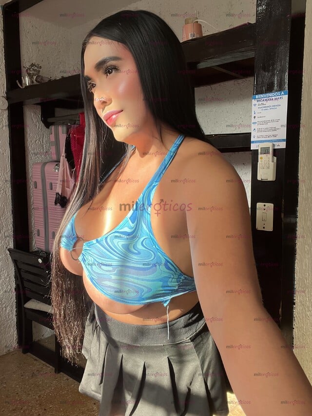 FOTOS DE TU NINFÓMANA FAVORITA LA MÁS TETONA CON GRAN CARAMELO DE 23 CM DOTADA