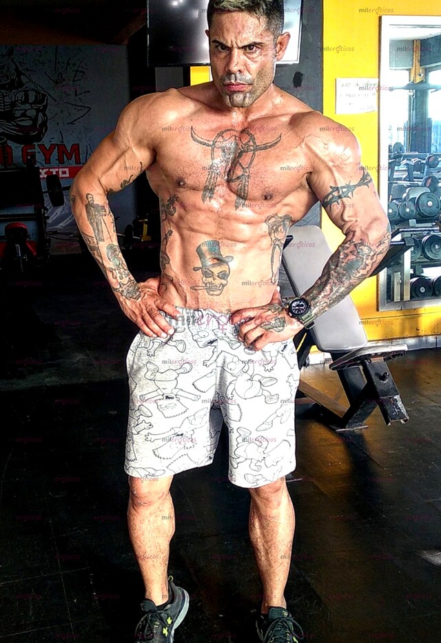 FOTOS DE MACHO MADURO CULTURISTA FITNESS CUERPAZO Y VERGOTA