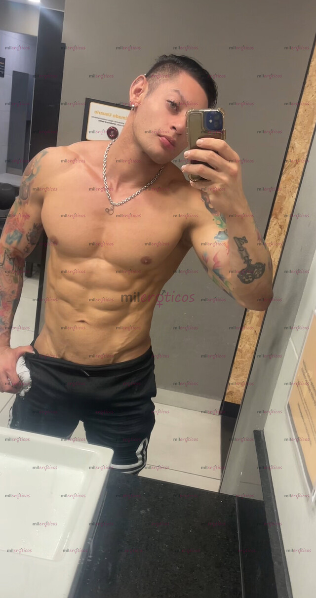 FOTOS DE MAGNO ATRACTIVO, MUSCULOSO MEXICANO CON 21 CM DE VERGA GRUESA