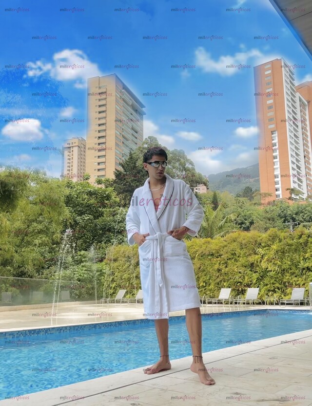 FOTOS DE MACHO MORBOSO COMPLACIENTE CON GANAS DE COMPLACER TUS FANTASÍAS