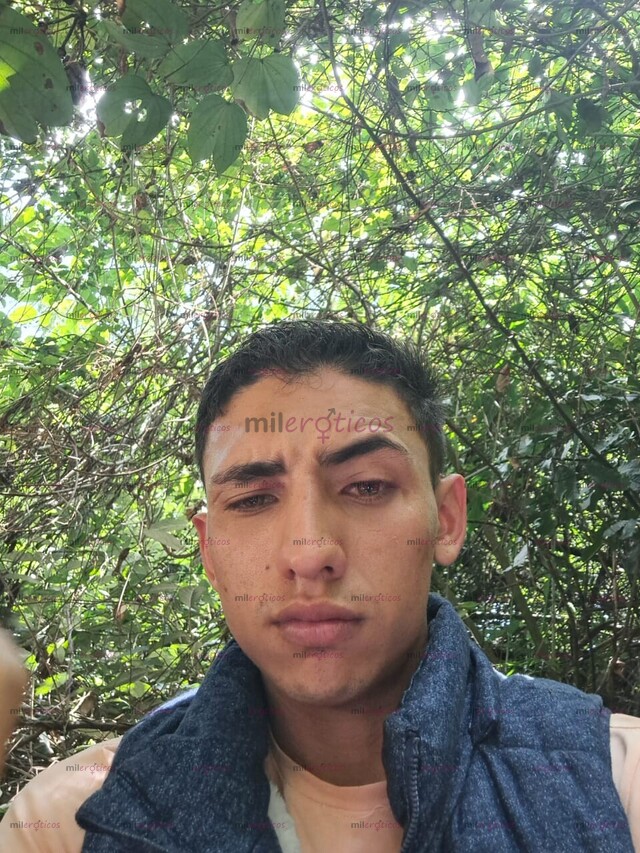 FOTOS DE ATRACTIVO JOVEN MORENO LECHERO DOTADO ACTIVO DOMINANTE