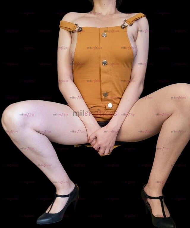 FOTOS DE BLANQUITA DE PIERNAS LARGAS Y ESBELTAS LISTA PARA COMPLACERTE
